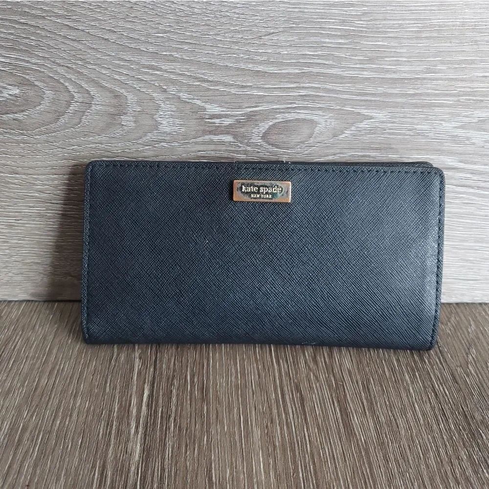 Classic Kate Spade Bifold Snap Wallet